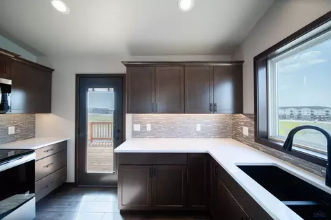 Kitchen - 549 Denali Dr, Box Elder, SD 57719 photo 5 of 6