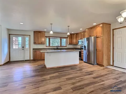 Kitchen - 2055 Aspen Hills Rd, Spearfish, SD 57783 photo 4 of 5