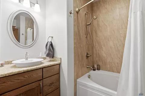 Bath - 10075 Laramie Ln, Summerset, SD 57718 photo 2 of 3