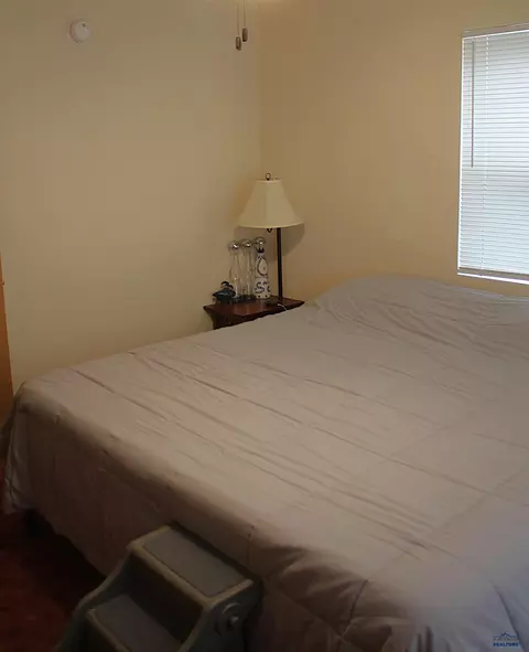 Bedroom - 504 Summit, Belle Fourche, SD 57717 photo 2 of 3