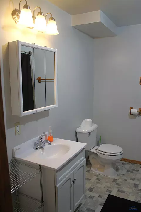 Bath - 504 Summit, Belle Fourche, SD 57717 photo 3 of 5