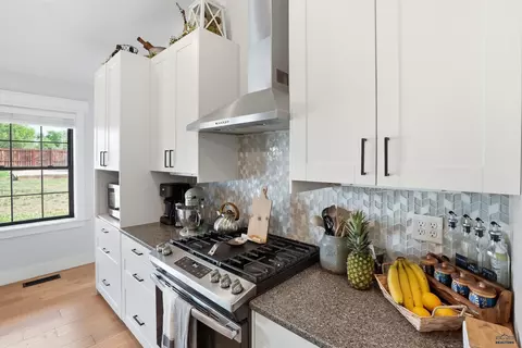 Kitchen - 212 Vilas, Hermosa, SD 57744 photo 1 of 5