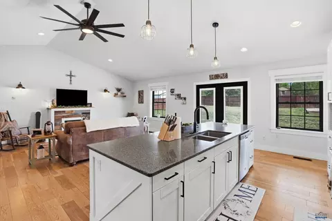 Kitchen - 212 Vilas, Hermosa, SD 57744 photo 4 of 5