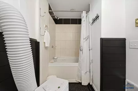 Bath - 29 Park Ave, Lead, SD 57754 photo 2 of 4