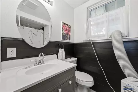 Bath - 29 Park Ave, Lead, SD 57754 photo 1 of 4