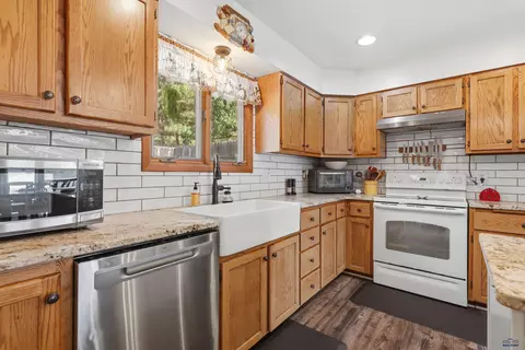 Kitchen - 10311 Pine Canyon Rd, Black Hawk, SD 57718 photo 3 of 4