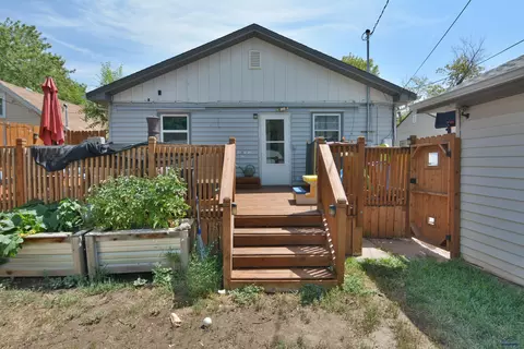 Exterior - 2015 5th St, Rapid City, SD 57701 photo 2 of 2