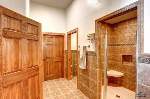 Bath - 12736 Nemo Rd, Nemo, SD 57759 photo 5 of 6