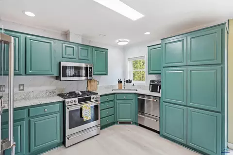Kitchen - 11863 W Argyle Rd, Custer, SD 57730 photo 2 of 4