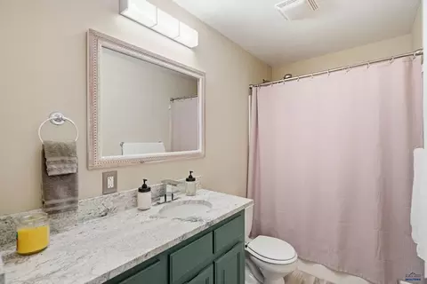 Bath - 11863 W Argyle Rd, Custer, SD 57730 photo 2 of 6