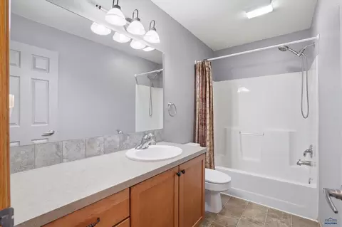 Bath - 7230 Castlewood Dr, Summerset, SD 57718 photo 3 of 5