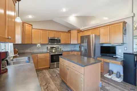 Kitchen - 7230 Castlewood Dr, Summerset, SD 57718 photo 3 of 4