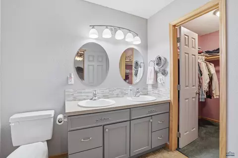 Bath - 7230 Castlewood Dr, Summerset, SD 57718 photo 1 of 5