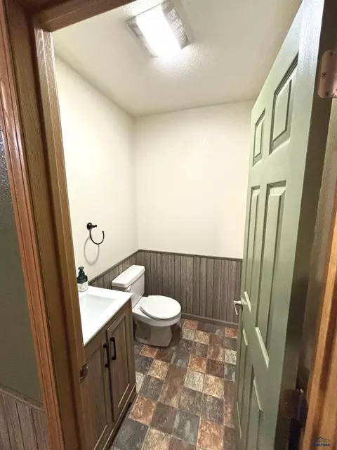 Bath - 7230 Castlewood Dr, Summerset, SD 57718 photo 5 of 5