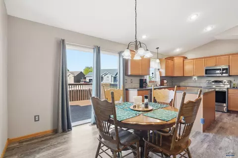Dining - 7230 Castlewood Dr, Summerset, SD 57718 photo 2 of 2
