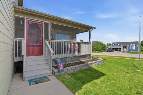 Exterior - 7230 Castlewood Dr, Summerset, SD 57718 photo 2 of 8