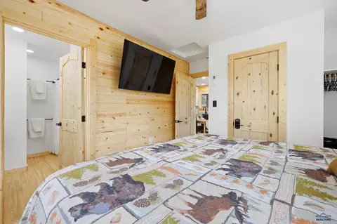 Bedroom - 12378 Tin Cup Trl, Custer, SD 57730 photo 2 of 2
