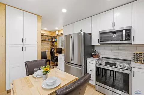 Kitchen - 12378 Tin Cup Trl, Custer, SD 57730 photo 2 of 3