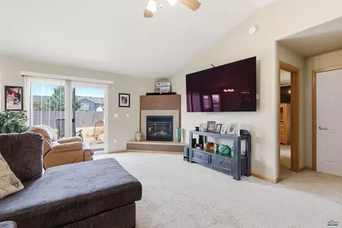 Living - 10317 Willmington, Summerset, SD 57718 photo 2 of 5