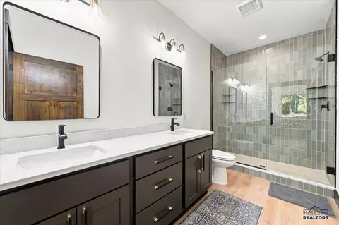Bath - 11267 Westwind Ct, Lead, SD 57754 photo 1 of 5