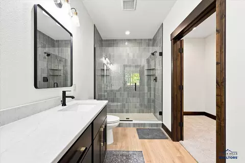 Bath - 11267 Westwind Ct, Lead, SD 57754 photo 2 of 5
