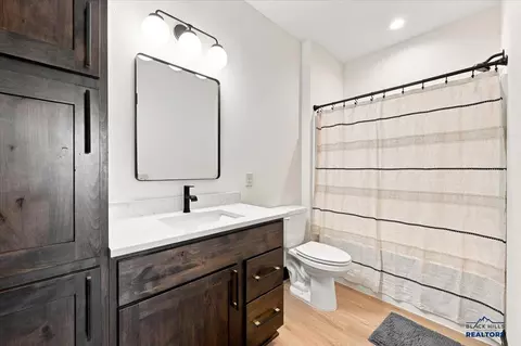 Bath - 11267 Westwind Ct, Lead, SD 57754 photo 4 of 5
