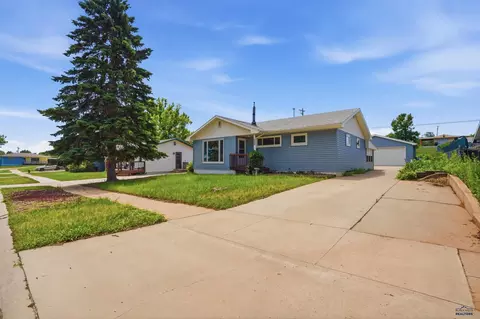 Exterior - 4719 Windsor Dr, Rapid City, SD 57702 photo 2 of 7