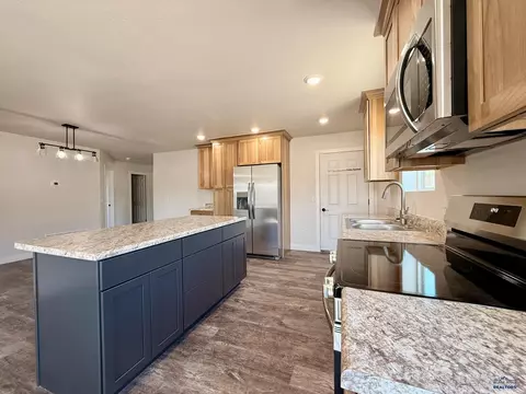 Kitchen - 827 Heritage Dr, Belle Fourche, SD 57717 photo 4 of 4