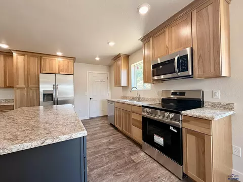 Kitchen - 827 Heritage Dr, Belle Fourche, SD 57717 photo 2 of 4