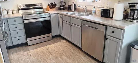 Kitchen - 6413 Northdale Dr, Black Hawk, SD 57718 photo 2 of 6