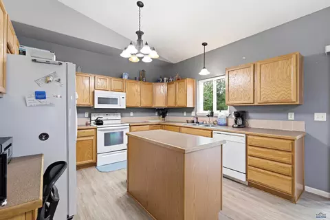 Kitchen - 14965 Sun Valley Dr, Summerset, SD 57769 photo 4 of 5