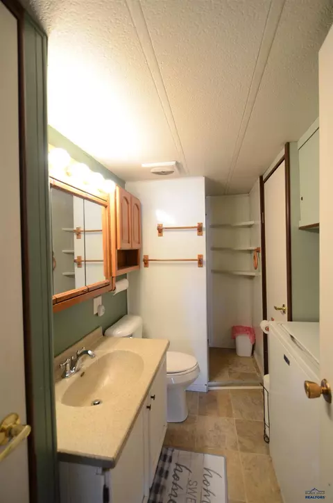 Bath - 202 N Elm Ave, Presho, SD 57568 photo 1 of 1
