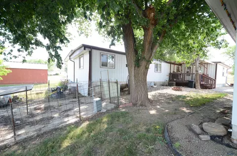 Exterior - 202 N Elm Ave, Presho, SD 57568 photo 2 of 3