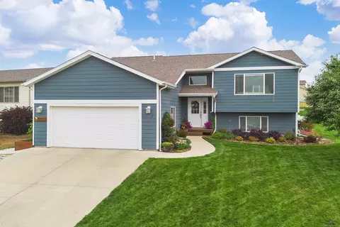3220 New England St, Rapid City, SD 57703