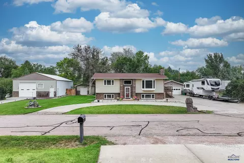 4736 Howie Dr, Rapid City, SD 57703