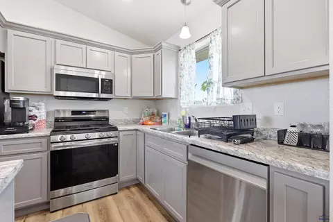 Kitchen - 420 Yelner Dr, Box Elder, SD 57719 photo 2 of 3