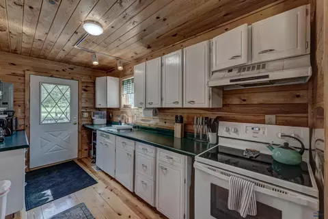 Kitchen - 11026 Buffalo Trl, Lead, SD 57754 photo 2 of 4