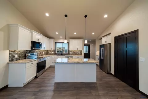 Kitchen - 545 Denali Dr, Box Elder, SD 57719 photo 2 of 3