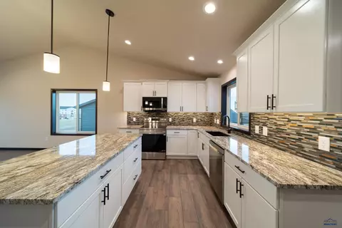 Kitchen - 545 Denali Dr, Box Elder, SD 57719 photo 3 of 3