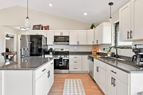 Kitchen - 21888 Antelope Creek Rd, Box Elder, SD 57719 photo 3 of 4