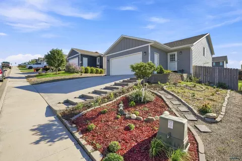 850 Diamond Ridge Blvd, Rapid City, SD 57703