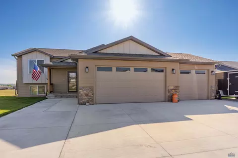 3689 Blackpowder Rd, Rapid City, SD 57703