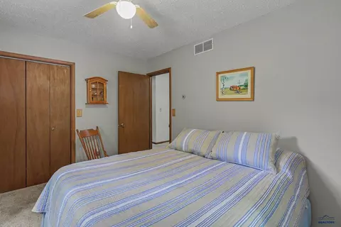 Bedroom - 907 Fouse St, Keystone, SD 57751 photo 1 of 7