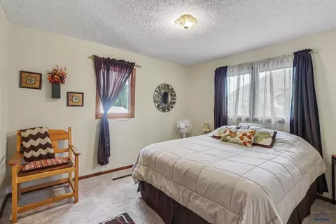 Bedroom - 907 Fouse St, Keystone, SD 57751 photo 4 of 7