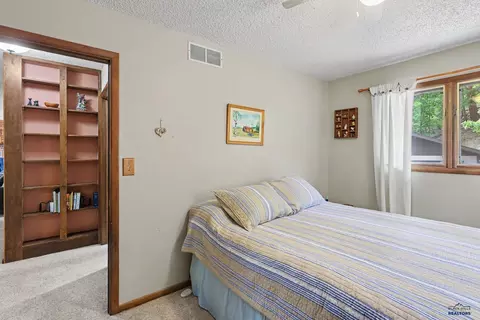 Bedroom - 907 Fouse St, Keystone, SD 57751 photo 3 of 7