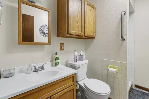 Bath - 907 Fouse St, Keystone, SD 57751 photo 3 of 3