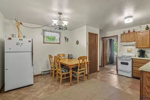 Dining - 907 Fouse St, Keystone, SD 57751 photo 1 of 1