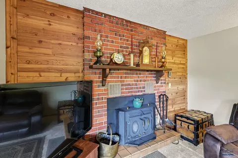Living - 907 Fouse St, Keystone, SD 57751 photo 2 of 4