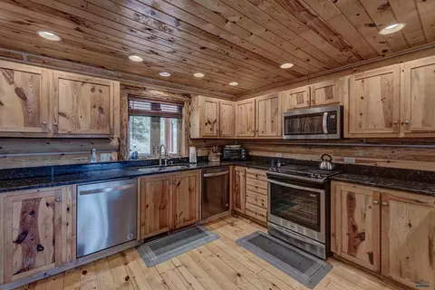 Kitchen - 21172 High Ridge Trl, Lead, SD 57754 photo 2 of 2