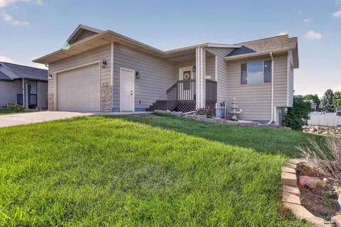 Exterior - 6712 Cambridge Ct, Summerset, SD 57718 photo 1 of 4